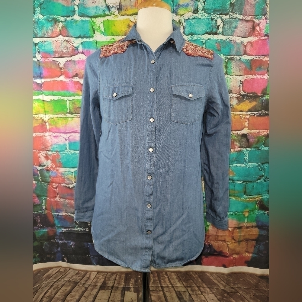 𝅺cotton On Pearl Snap Long Sleeve with Embroidery Size Small